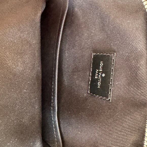 Louis Vuitton Avenue Slingbag – Damier Graphite Canvas (Like New) - Picture 10 of 14